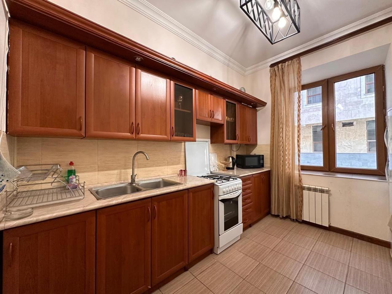 Hotel & Apartments California Erivan Exterior foto