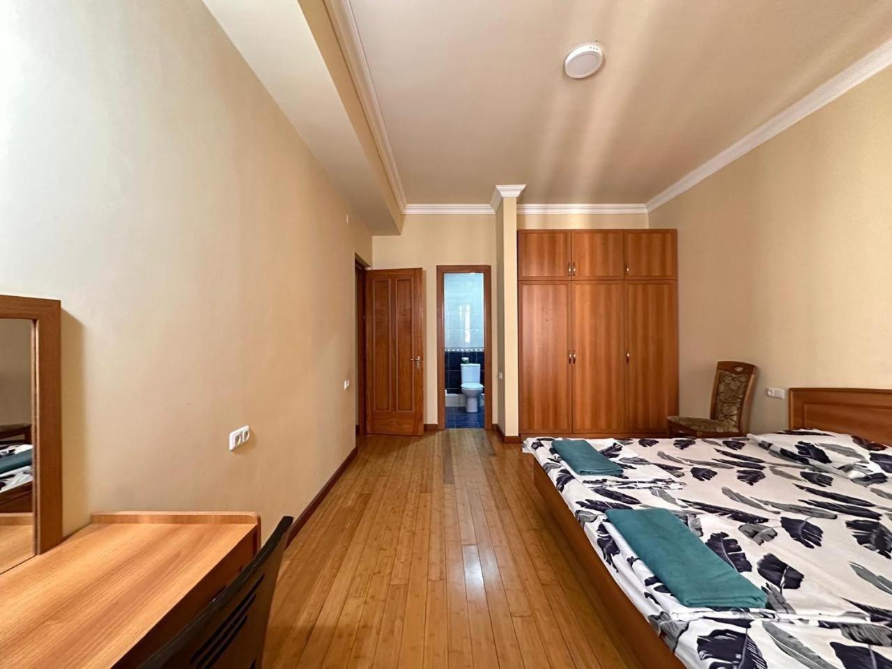 Hotel & Apartments California Erivan Exterior foto