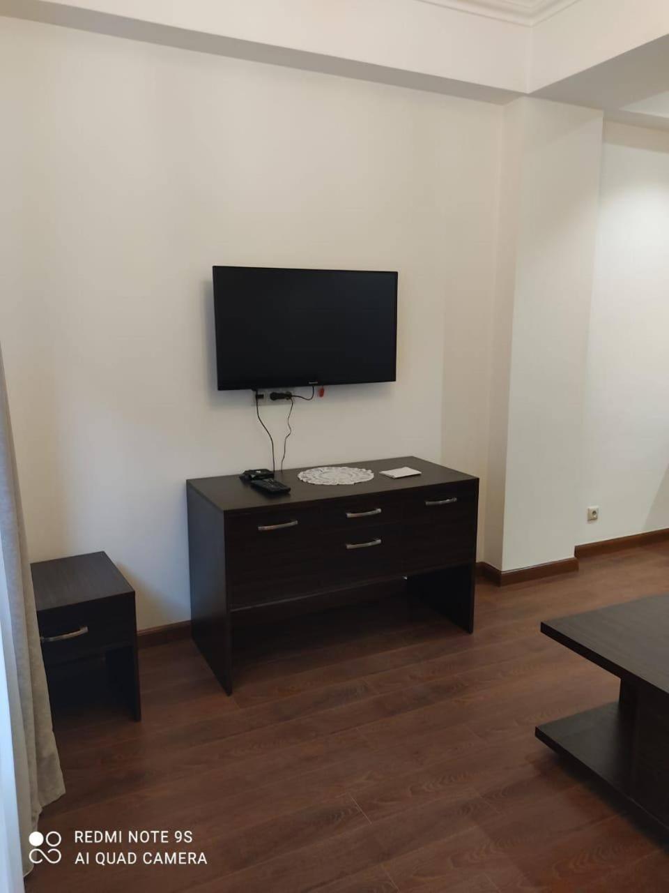 Hotel & Apartments California Erivan Exterior foto